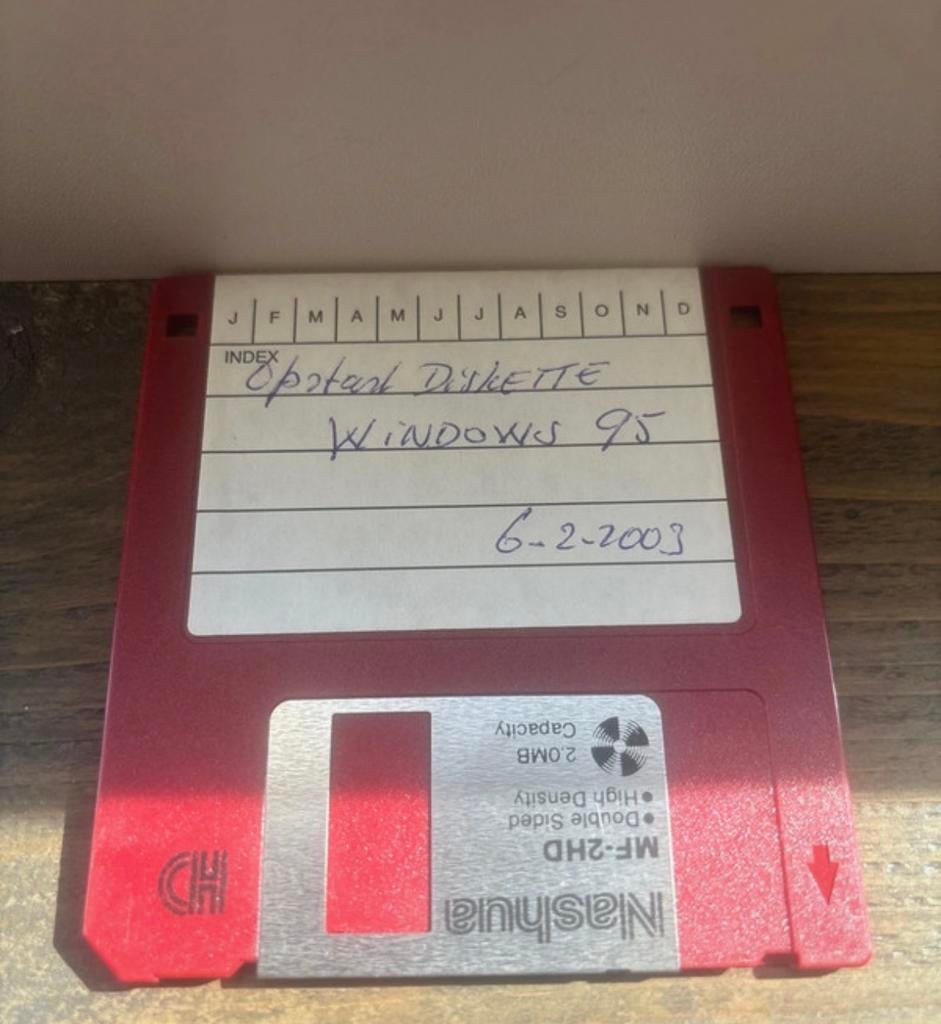 disc met windows 95 diskette floppy disc, Ophalen of Verzenden, Zo goed als nieuw