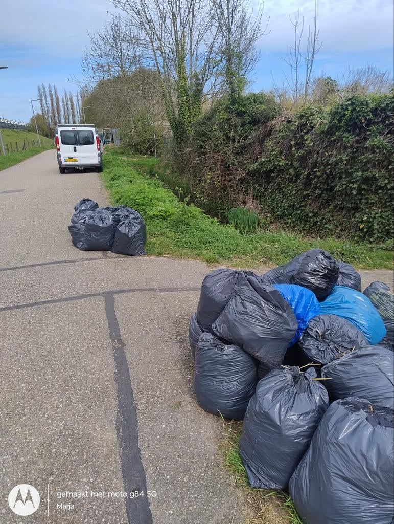 Gratis paardenmest in zakken, Ophalen
