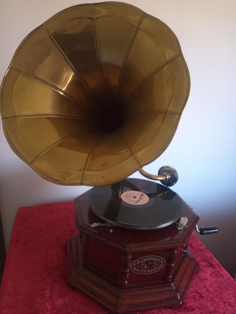 OUDE GRAMOPHONE SOUND MASTER, Ophalen