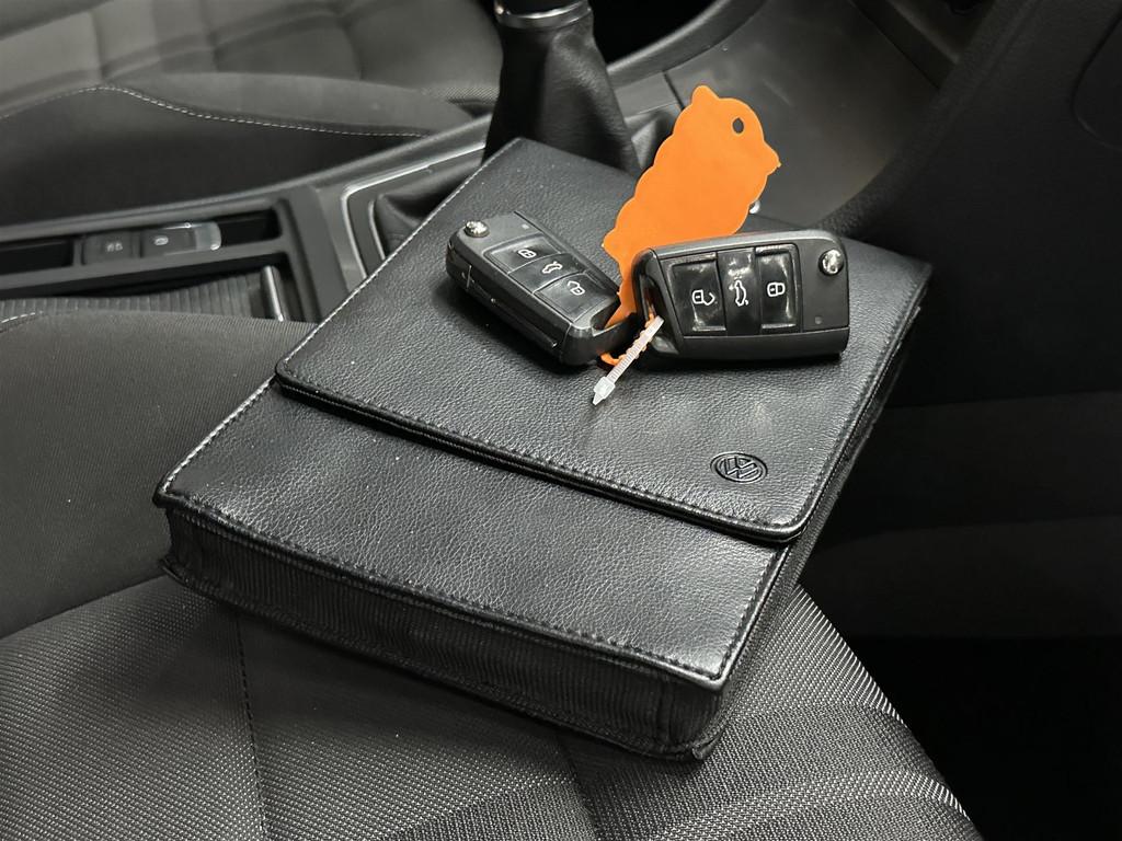 Volkswagen Golf 1.2 TSI Cruise! Clima! Nette Auto!, Gebruikt, 4 cilinders, Wit, Bedrijf