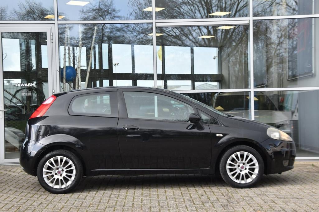 Fiat Grande Punto 1.4 Active airco Elek. Ramen Elek. Ramen 1, Voorwielaandrijving, Stof, Zwart, 4 cilinders
