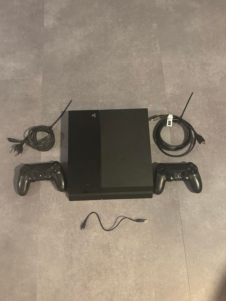 PlayStation 4 met twee controllers en kabels, Ophalen, Gebruikt