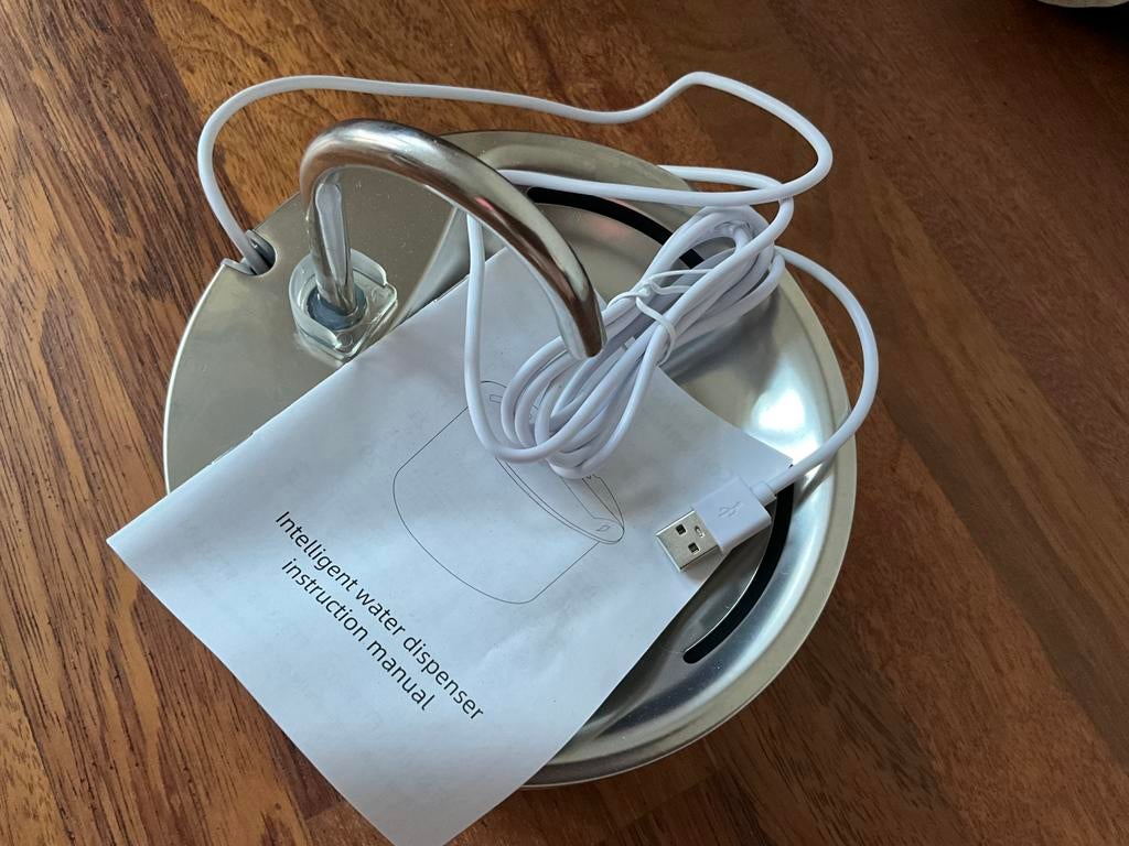 Nieuwe RVS kat hond waterfontein, drinkfontein, USB, Ophalen of Verzenden, Zo goed als nieuw