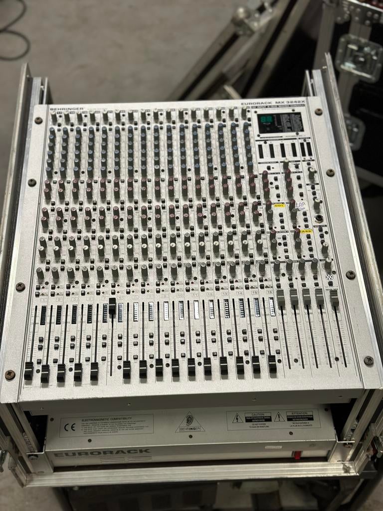 Behringer Eurorack 3242x mengtafel, Gebruikt, Begringer, Microfooningang, Ophalen of Verzenden