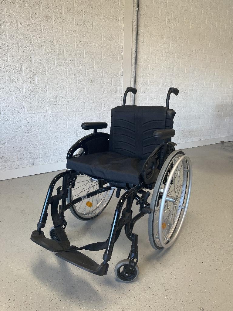 Inklapbare Quickie Neon 2 rolstoel, Diversen, Rolstoelen, Zo goed als nieuw, Duwrolstoel, Inklapbaar, Ophalen of Verzenden