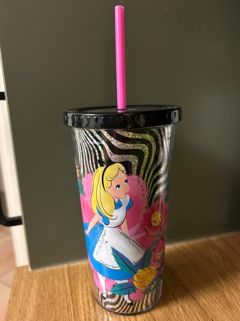 Disney Alice in Wonderland drinkbeker uit Disneyland Parijs, Ophalen of Verzenden, Overige figuren, Zo goed als nieuw, Servies