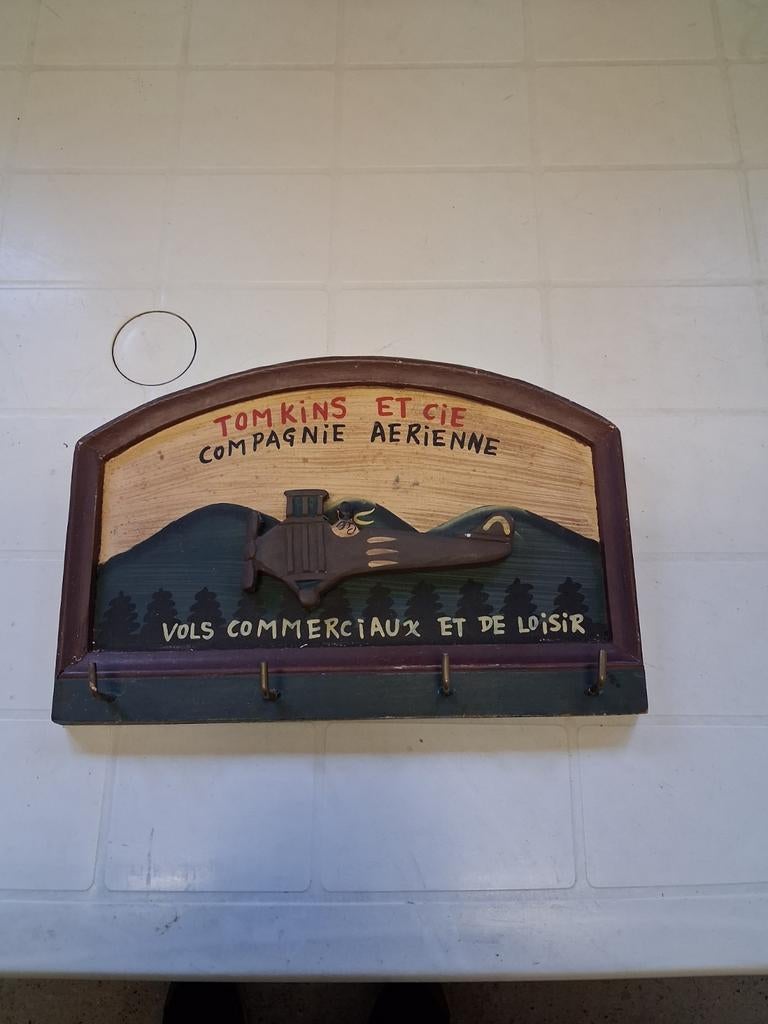 Houten wanddecoratie met vliegtuig en haken, Ophalen