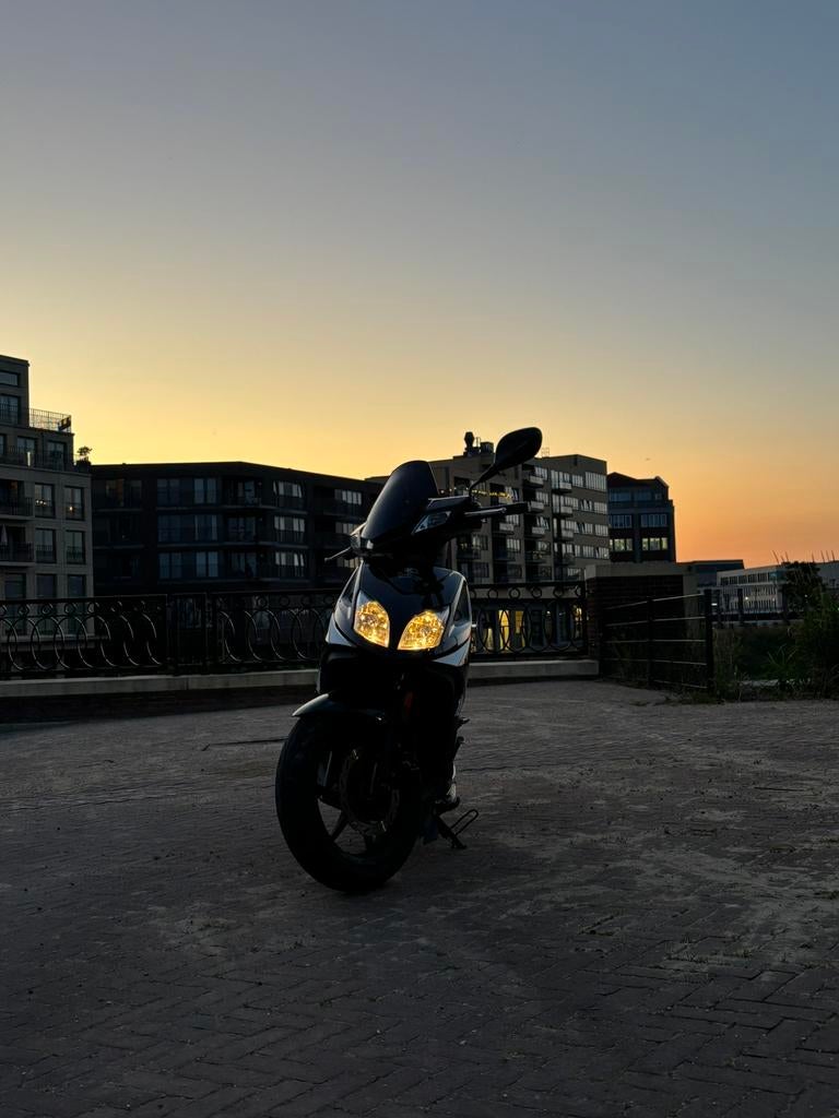 Kymco Super 8 50cc schade (motorisch 100%), Fietsen en Brommers, Ophalen, Gebruikt, Maximaal 45 km/u, Benzine