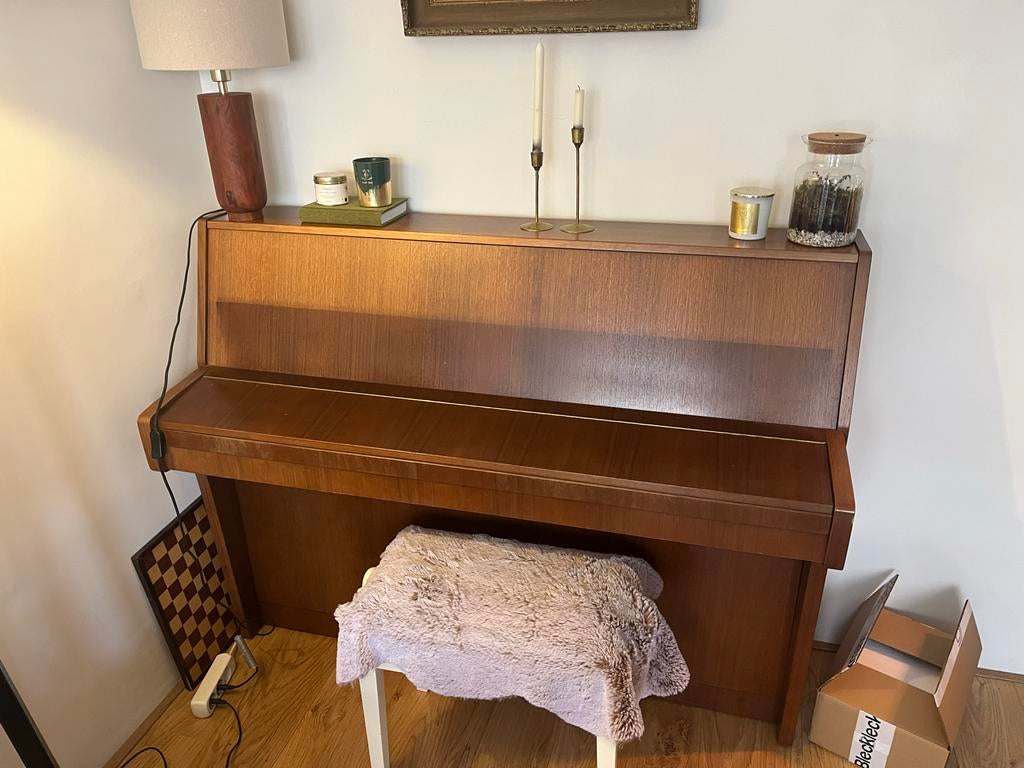 Prachtige schimmel Piano in top staat- ophalen begane grond, Ophalen, Gebruikt, Bruin, Piano