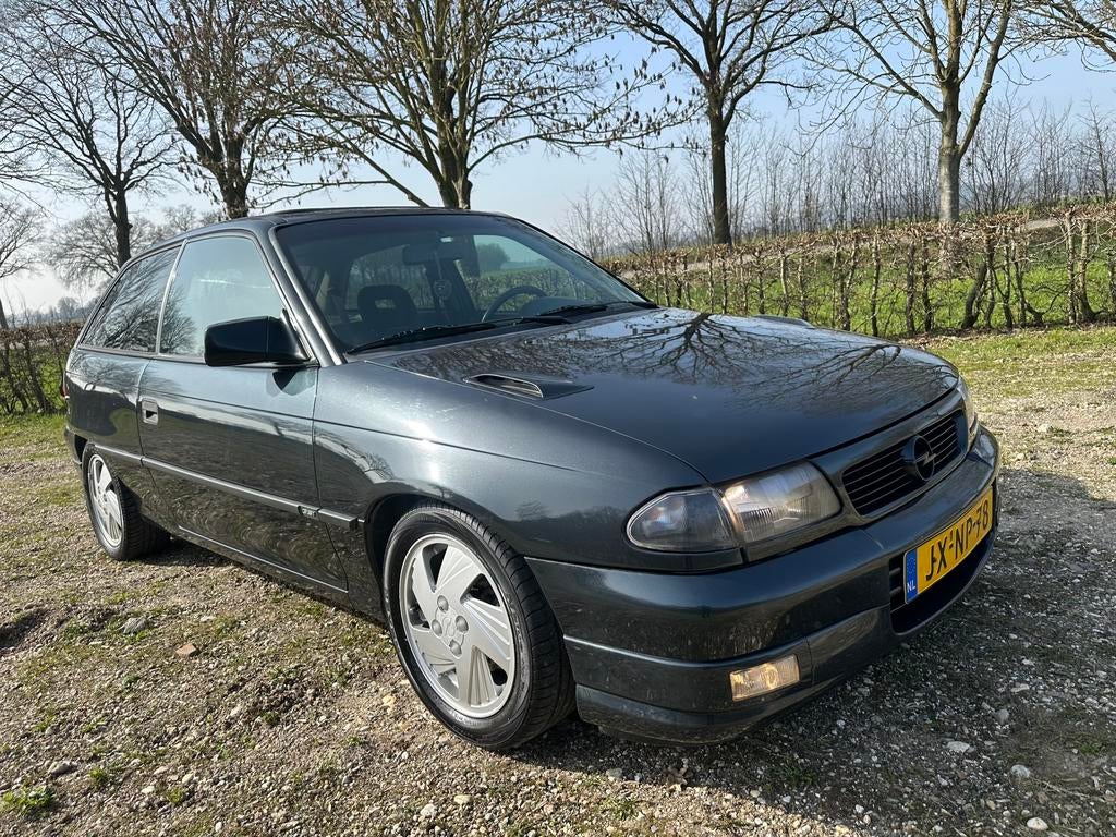 Opel Astra 2.0 GSI Tailgate 16V 1995 Zwart, Voorwielaandrijving, 1998 cc, 4 cilinders, Zwart