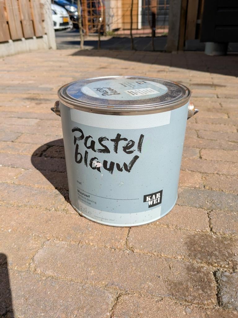2 blikken pastel blauwe muurverf - totaal 5 liter, Ophalen, Blauw, Nieuw, Verf