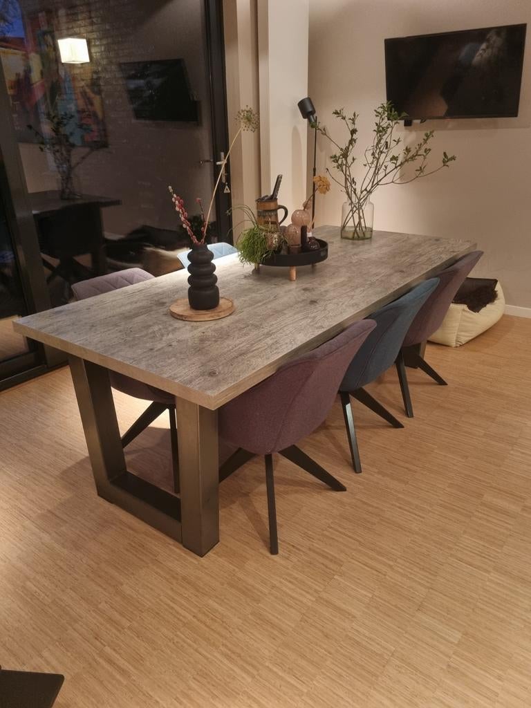 Gebruikte eettafel met stalen poten en 6 stoelen, Ophalen