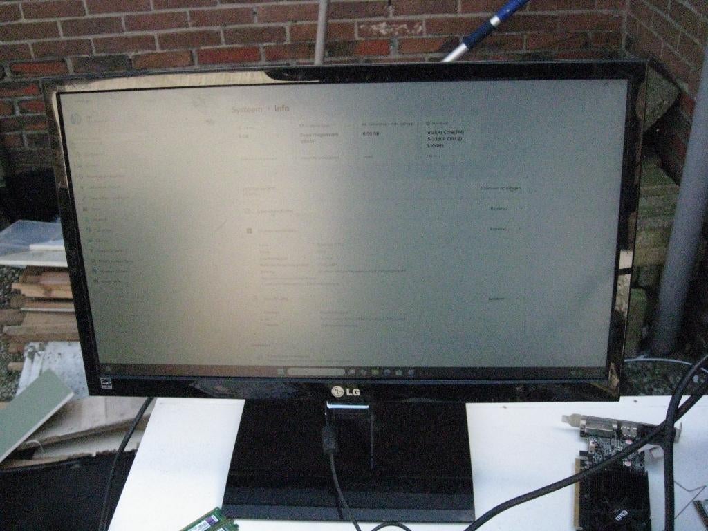 LG Flatron E2260 X2 Monitoren - Full HD met HDMi -DVi en VGA, Computers en Software, Gebruikt, 3 tot 5 ms, Full HD, Lg