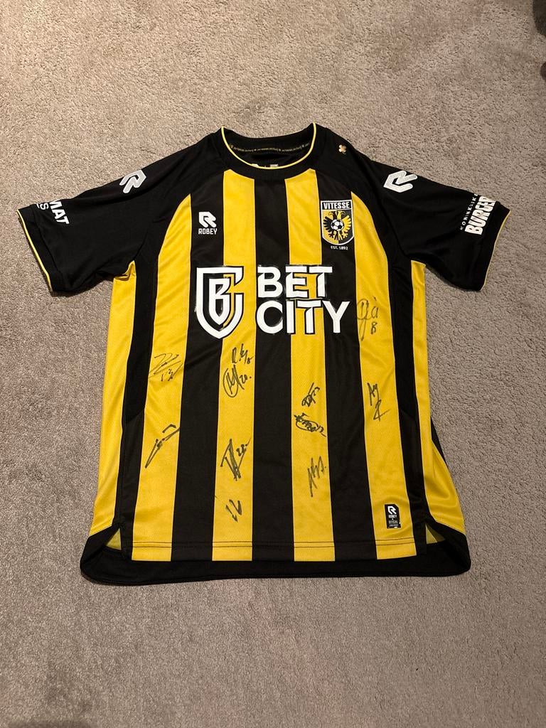 Vitesse voetbalshirt 2022 met handtekeningen, Sport en Fitness, Voetbal, Zo goed als nieuw, Shirt, Ophalen of Verzenden