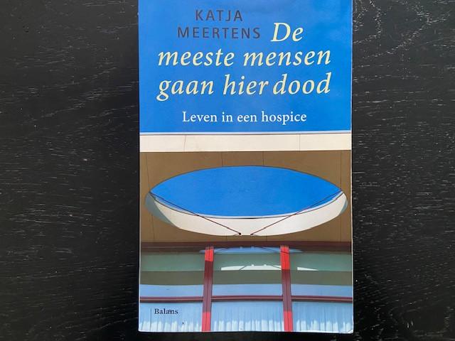 Katja Meertens - de meeste mensen gaan hier dood, Ophalen of Verzenden, Zo goed als nieuw, Ziel of Sterfelijkheid, Overige typen