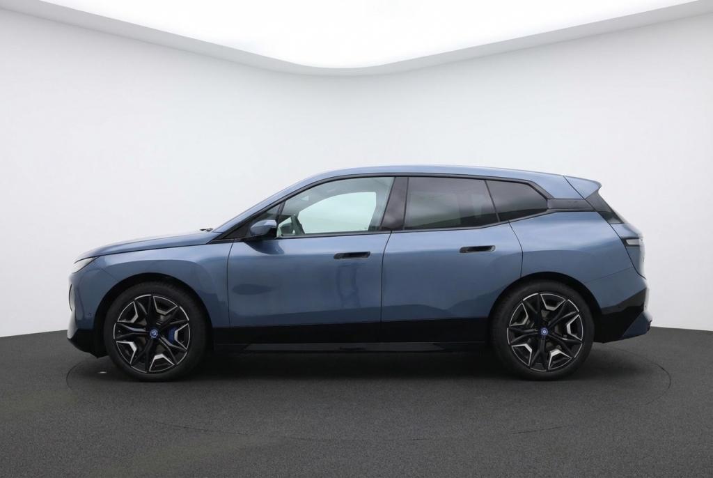 BMW iX iX 40 xDrive M Sport Pano l HUD l 360 Camera l H&K l, Automaat, 0 cilinders, 327 pk, Leder