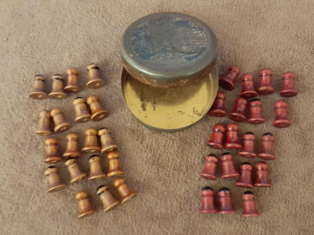 Antiek blik met pionnen, Ophalen of Verzenden