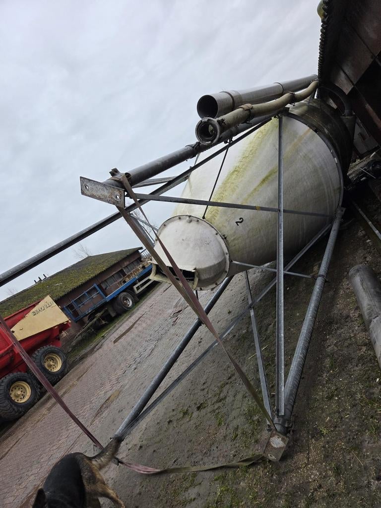 Silo met vijzel melkpoeder silo, Zakelijke goederen, Agrarisch | Werktuigen, Ophalen, Grondbewerking