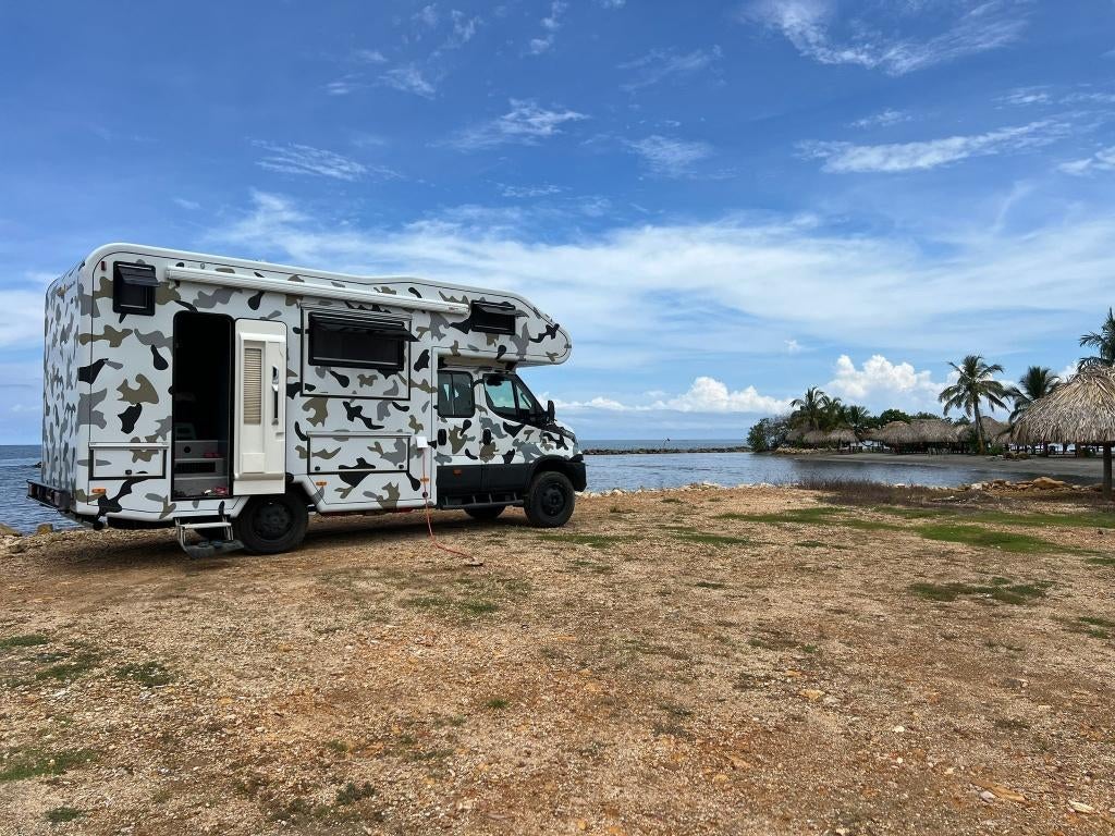 Iveco Daily 4x4 camper van 2021 voor familie, Caravans en Kamperen, Campers, Alkoof, Ringverwarming, Diesel, Particulier