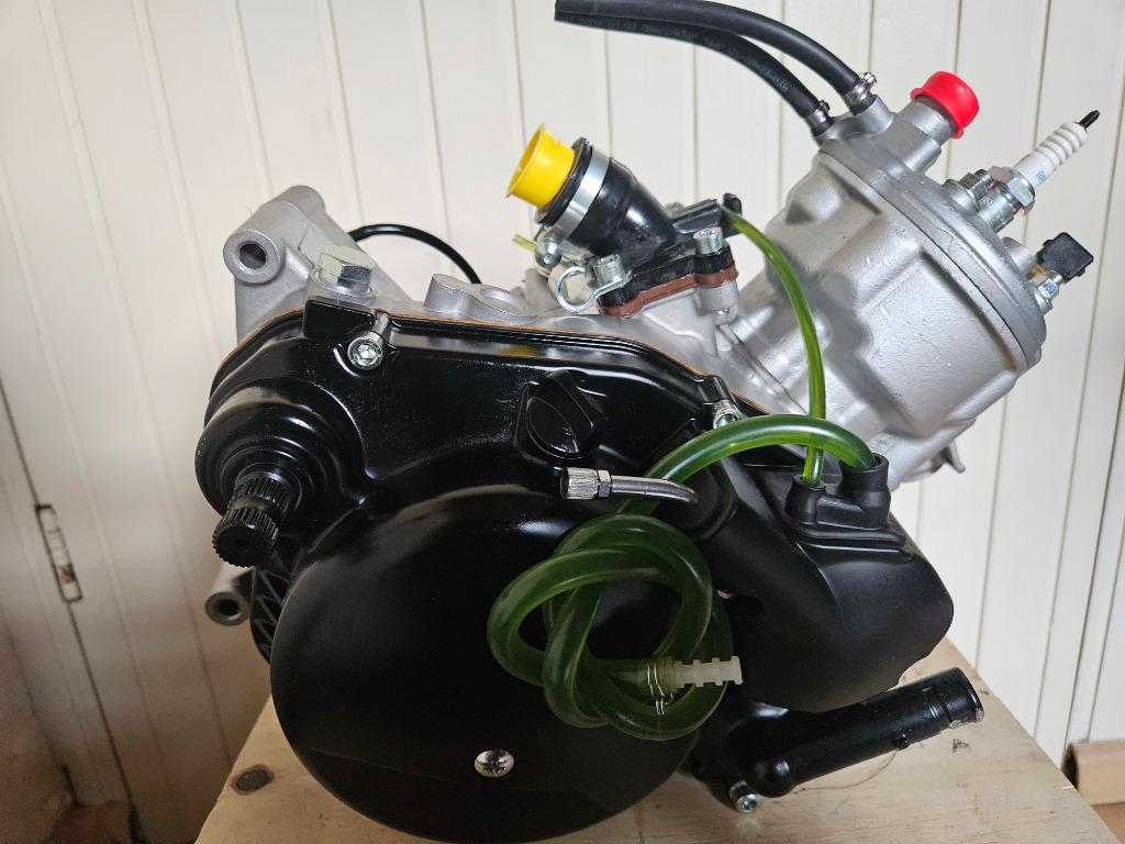 Minarelli AM6 blok 100% NIEUW & ORIGINEEL motorblok Gen2, Fietsen en Brommers, Ophalen, TZR DT MRT BETA RR, Blok, Am6