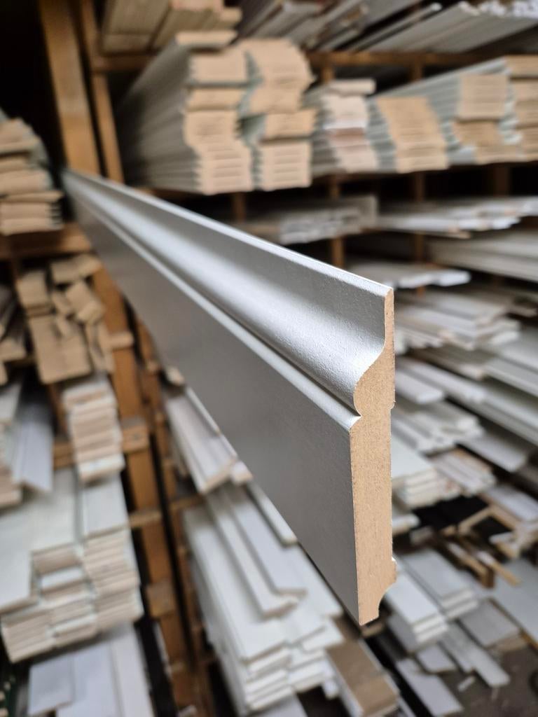 16x120mm plint 240cm lang ral9010 gegrond sier plint, Doe-het-zelf en Verbouw, Plinten en Afwerking, Nieuw, Plinten, Mdf, 200 tot 250 cm