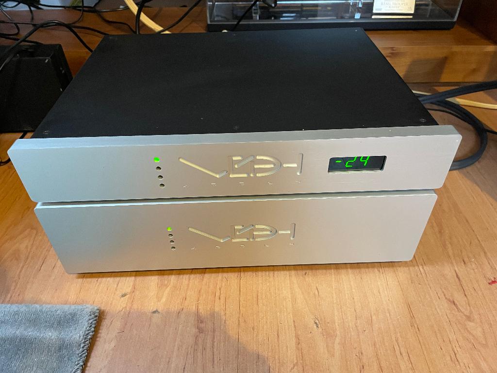 Array -Van Den Hul voor en eindversterker high end, Audio, Tv en Foto, Versterkers en Receivers, Zo goed als nieuw, 120 watt of meer