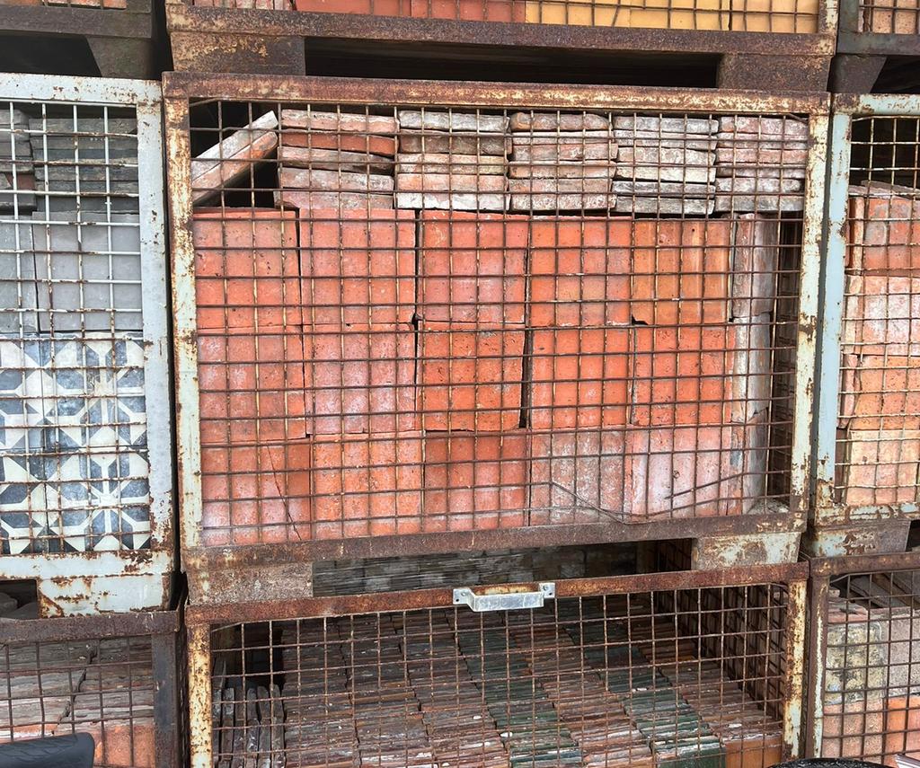 Antieke oude rode estrikken plavuizen 20M2 20x20, Gebruikt, Steen of Klei, Minder dan 50 cm, Ophalen of Verzenden