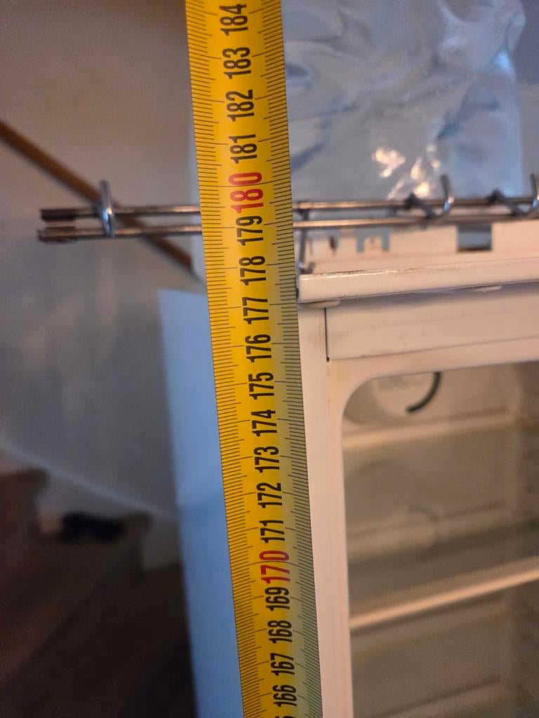 Inbouw Koelkast / koelvries combinatie., 150 tot 200 liter, Gebruikt, Energieklasse A of zuiniger, 45 tot 60 cm