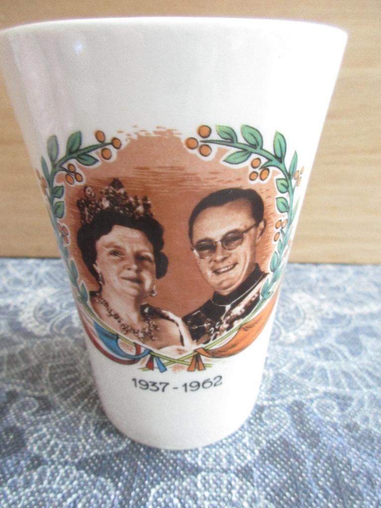 Juliana Bernhard 25 Jaar Huwelijk / Juliana 25 jaar koningin, Ophalen of Verzenden, Zo goed als nieuw, Nederland, Servies