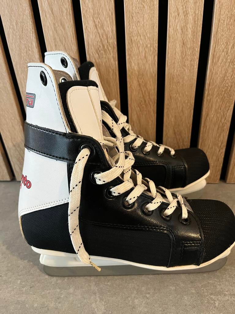 O’Hara ijshockeyschaatsen maat 36 met beschermers, Sport en Fitness, IJshockey, Ophalen, Zo goed als nieuw, Schaatsen