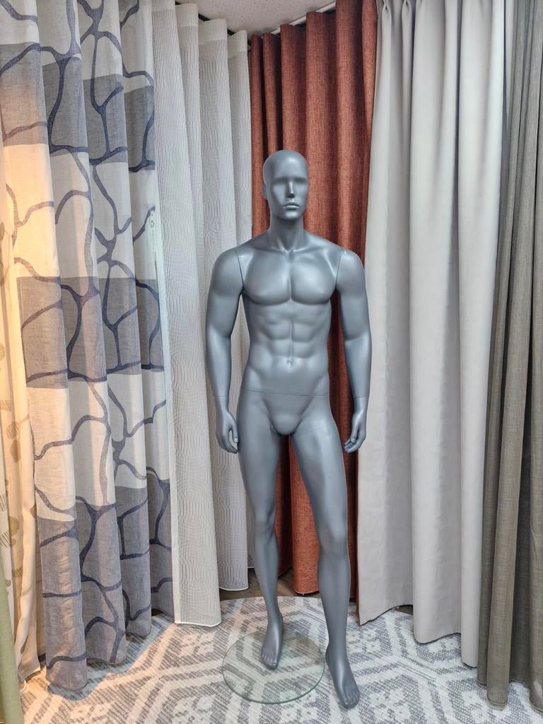 2 etalagepoppen in de verkoop man/vrouw, Ophalen, Zo goed als nieuw