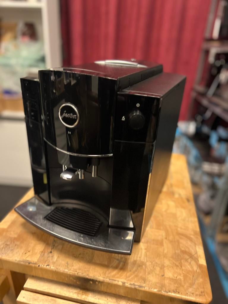 Jura d 4, Witgoed en Apparatuur, Koffiezetapparaten, Afneembaar waterreservoir, Info@jura.com, 10 kopjes of meer, Koffiemachine