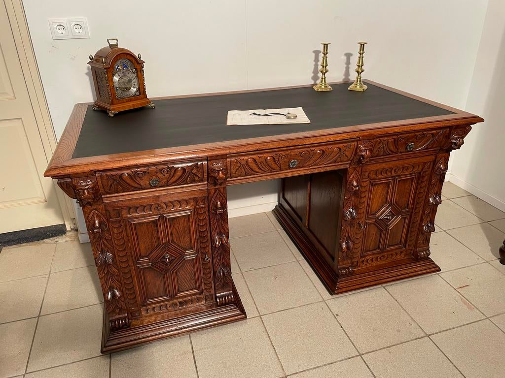 Eiken bureau met zwart inlegwerk