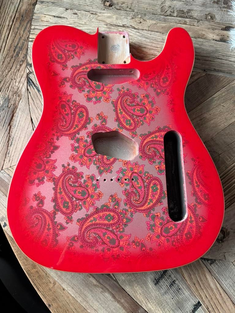 Telecaster body” Red Paisley dlower pattern” neww, Geen, Geen, Jpsg, Nieuw