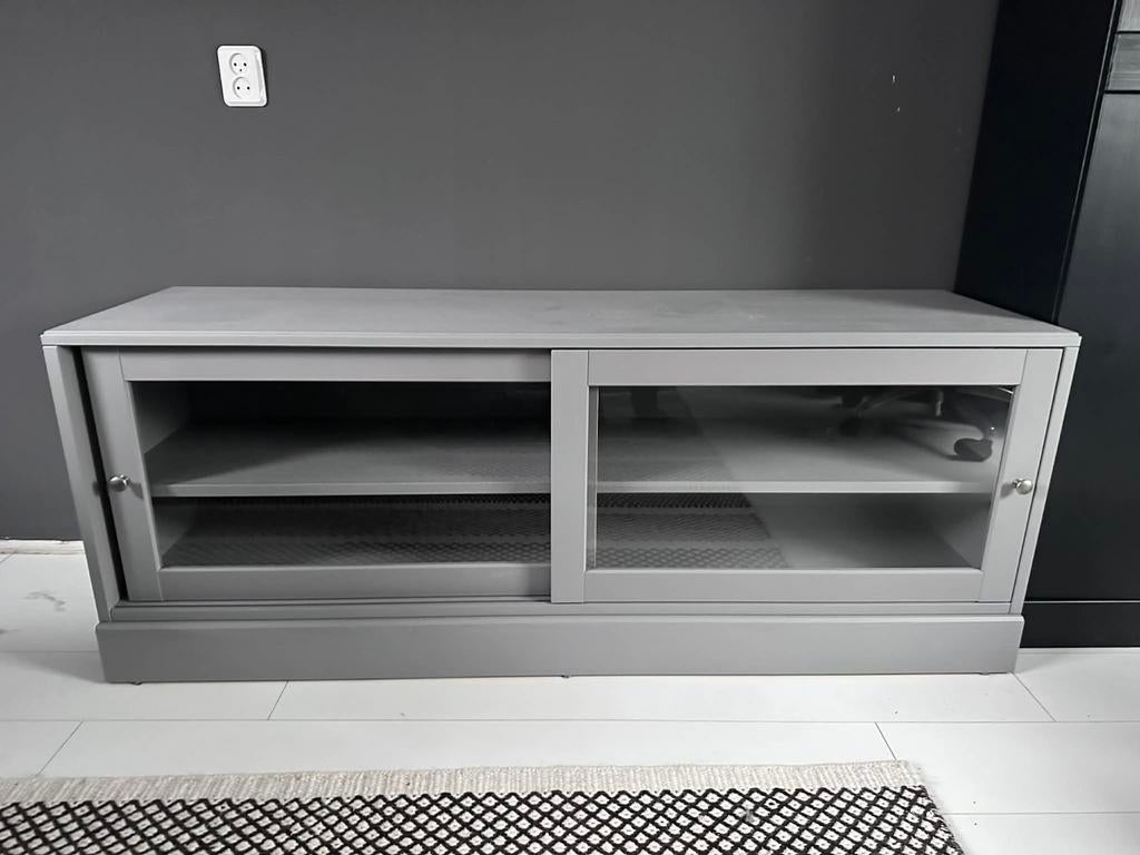 Grijze TV meubel met glazen schuifdeuren, Huis en Inrichting, Kasten | Televisiemeubels, 100 tot 150 cm, Glas, Ophalen of Verzenden