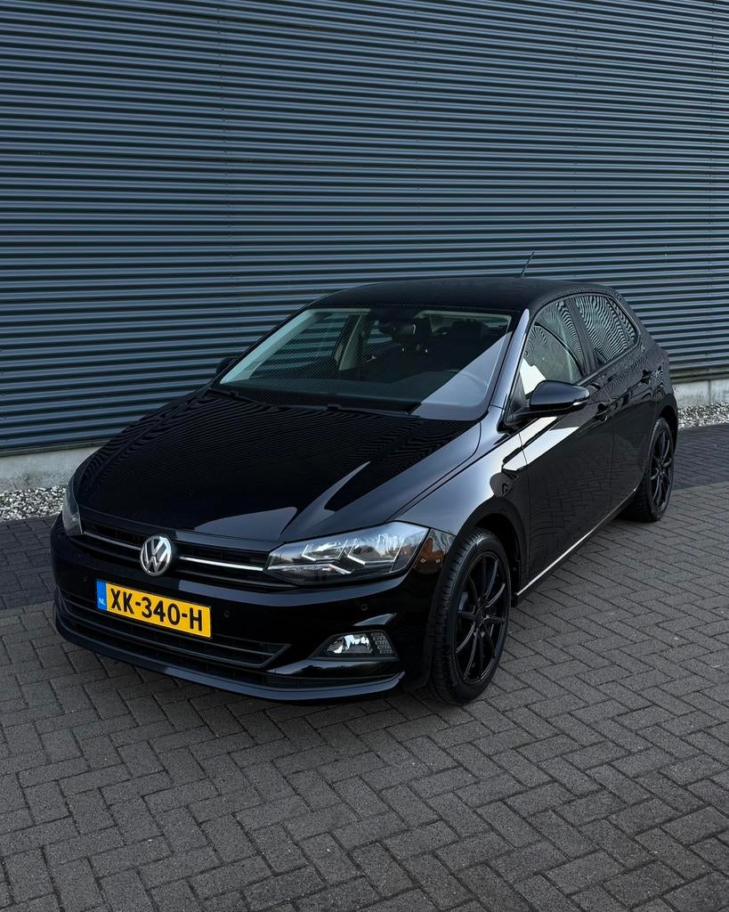 Volkswagen Polo 1.0 TSI 95pk Zwart Groot Navi Apple CarPlay, Auto's, Voorwielaandrijving, Stof, 40 €/maand, Zwart