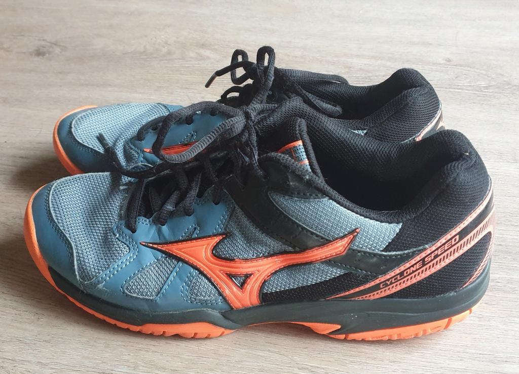Mizuno maat 40,5, Kinderen en Baby's, Kinderkleding | Schoenen en Sokken, Ophalen of Verzenden, Gebruikt, Sportschoenen
