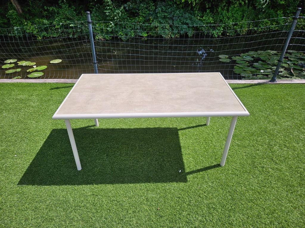 Beige/grijze tuintafel intratuin karwei kwantum, Ophalen of Verzenden, Nieuw, Rechthoekig, Metaal