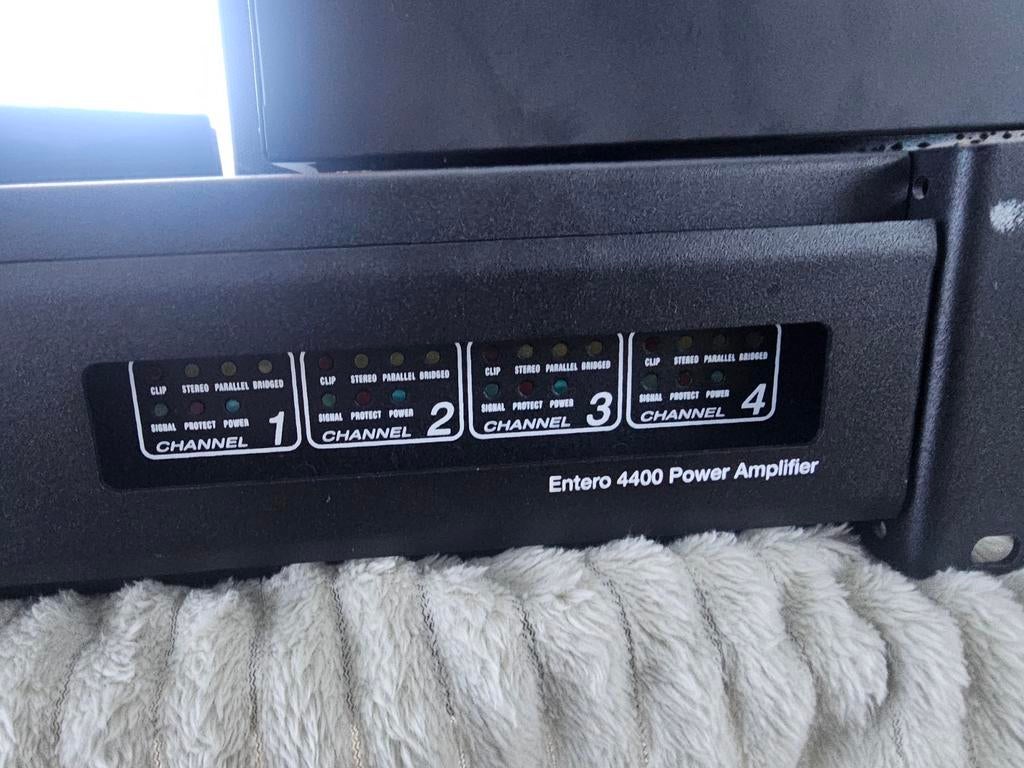 Bose Entero 4400 Power Amplifier - Topconditie!, Ophalen of Verzenden, Zo goed als nieuw, Bose, 120 watt of meer