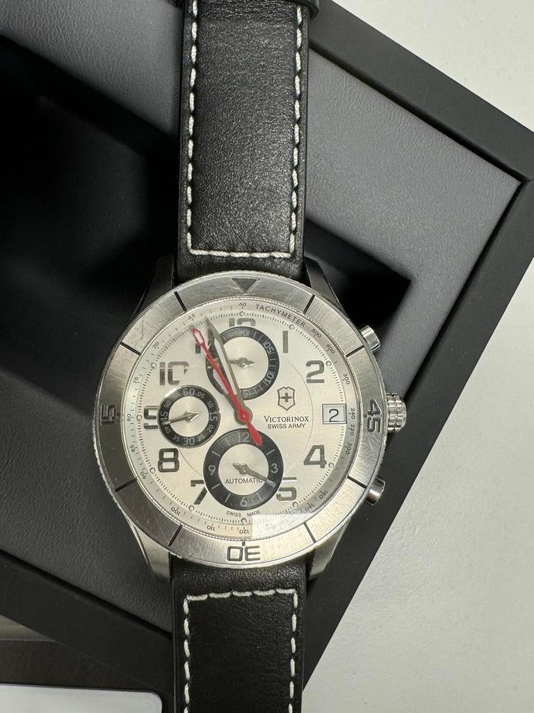 317895 Victorinox Swiss Army Ambassador Clous de Paris