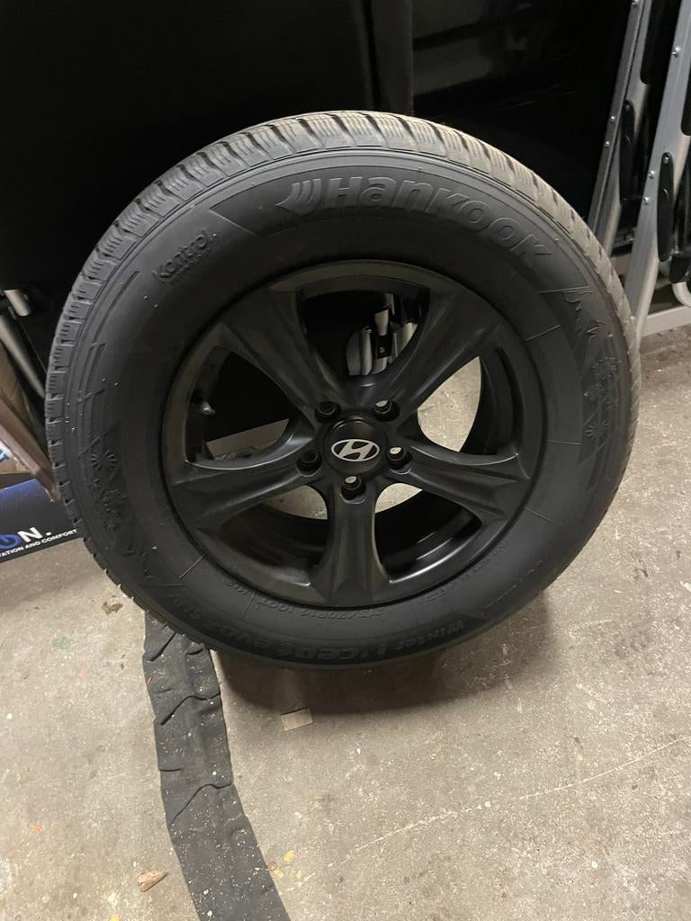 Te koop nette winterbanden 215/70R16 Steek: 5x114,3 mm, Auto-onderdelen, Banden en Velgen, 215 mm, 16 inch, Banden en Velgen, Winterbanden