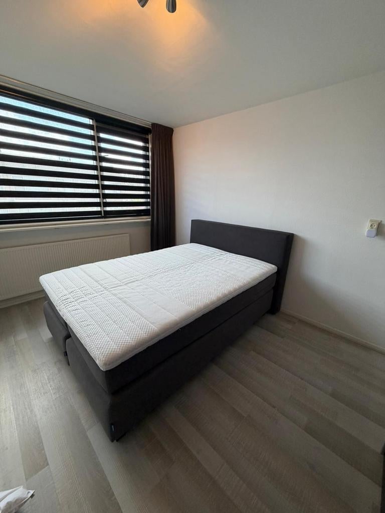 Boxspring Karlsson 140x200 - Zo goed als nieuw, Huis en Inrichting, Slaapkamer | Boxsprings, Zo goed als nieuw, Twijfelaar, 200 cm