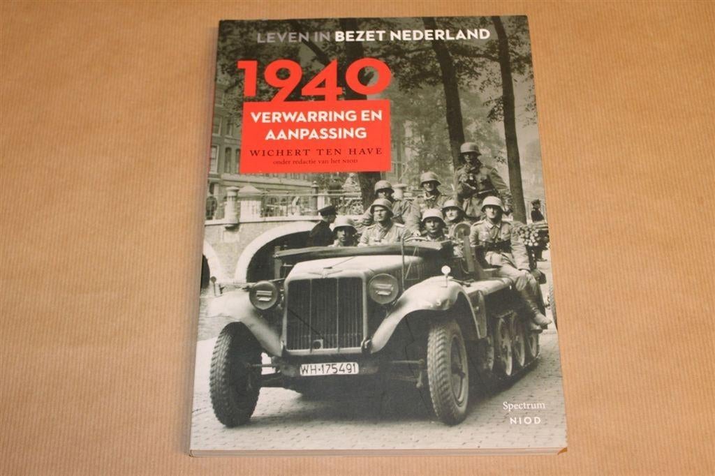 1940 — Verwarring & Aanpassing — Bezet Nederland, Boeken, Ophalen of Verzenden, Tweede Wereldoorlog, Zo goed als nieuw, Overige onderwerpen