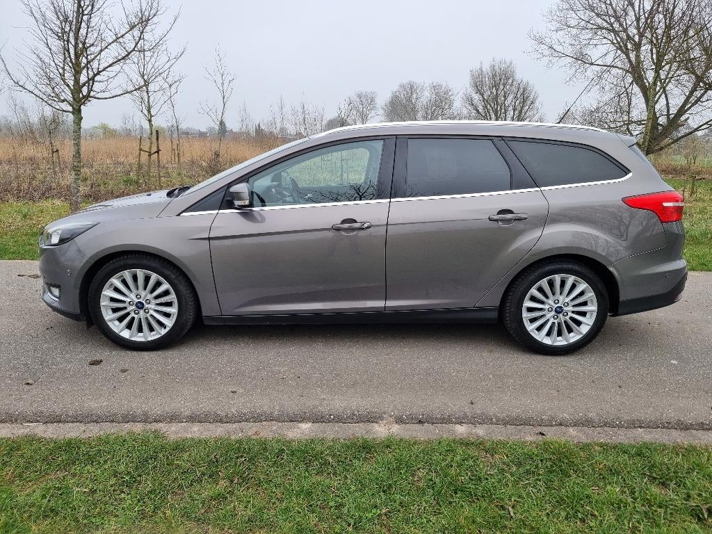 Ford Focus Wagon 125pk,Titanium,nwe distributieriem,navigati, Euro 6, Bruin, Origineel Nederlands, Handgeschakeld