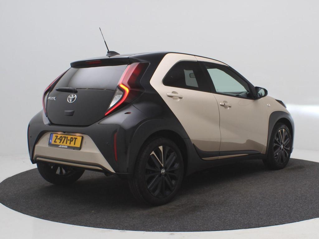 Toyota Aygo X 1.0 VVT-i S-CVT Premium AUTOMAAT / Navigatie /, Gebruikt, Bruin, 4 stoelen, Leder en Stof