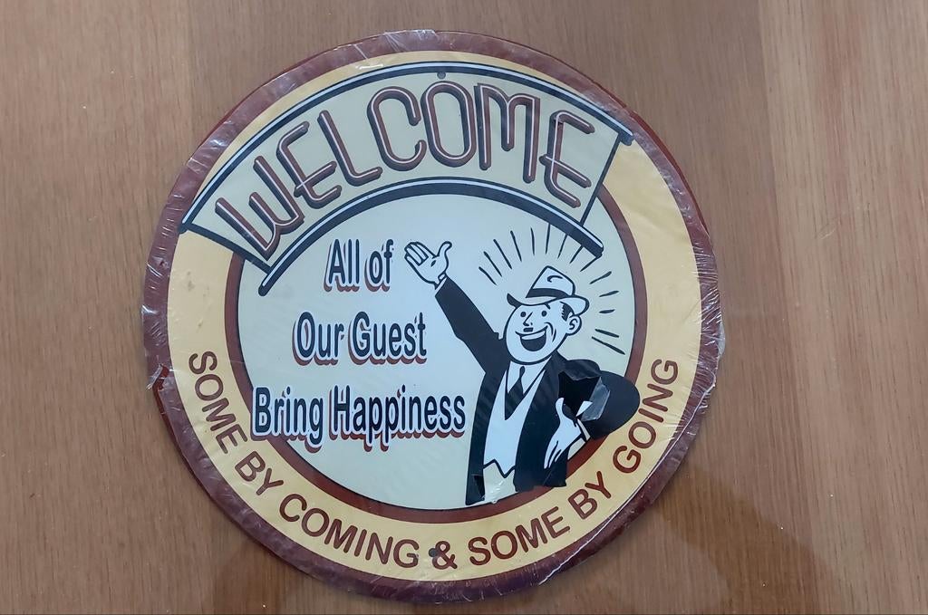 Metalen Welkomstbord 'All of Our Guest Bring Happiness', Huis en Inrichting, Ophalen of Verzenden, Nieuw