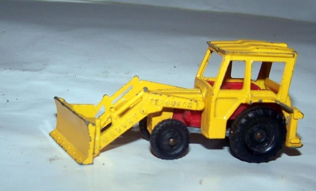 Vintage Corgi Juniors Massey Ferguson 3303 Tractor m. Shovel, Ophalen of Verzenden, Gebruikt, Tractor of Landbouw