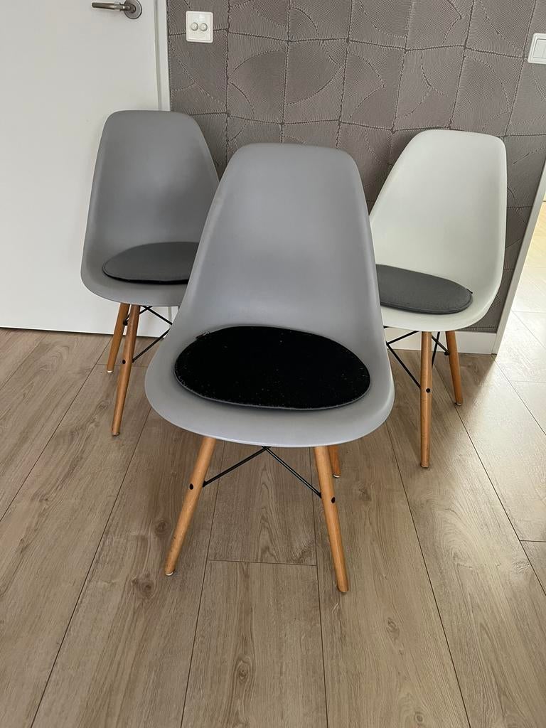 Eetkamerstoelen - Eames DSR replica, Ophalen, Gebruikt, Overige kleuren, Vier