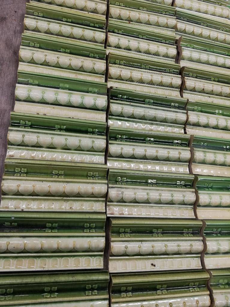 40 Groen/lichtgeel antieke bewerkte randtegels 15x7,5cm, Ophalen