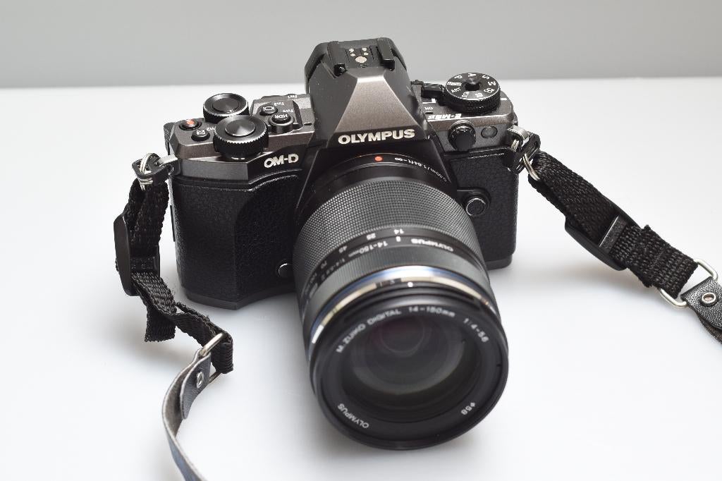 Olympus OM-D E-M5 II + Olympus M.Zuiko 14-150mm F/4.0-5.6 II, Audio, Tv en Foto, Fotocamera's Digitaal, Gebruikt, Compact, Ophalen of Verzenden